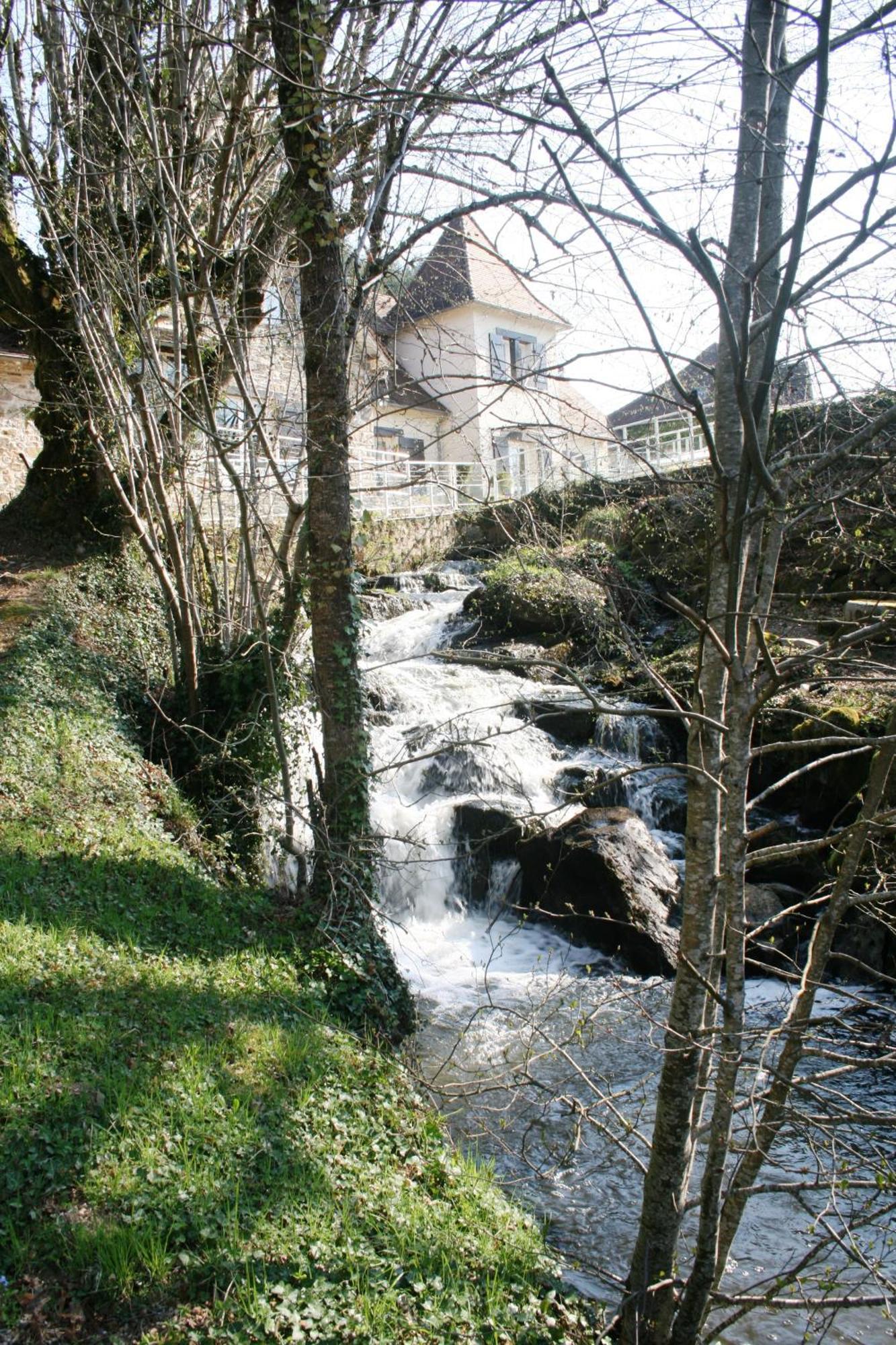 Au Moulin de La Gorce Bed and Breakfast La Roche-lʼAbeille Exterior foto