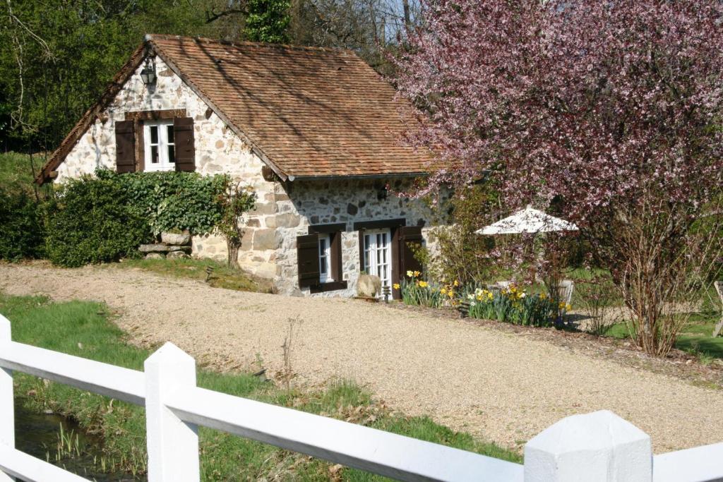 Au Moulin de La Gorce Bed and Breakfast La Roche-lʼAbeille Habitación foto